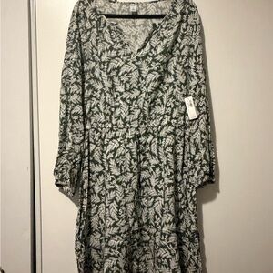 Old Navy Green and White Long Sleeve Dress